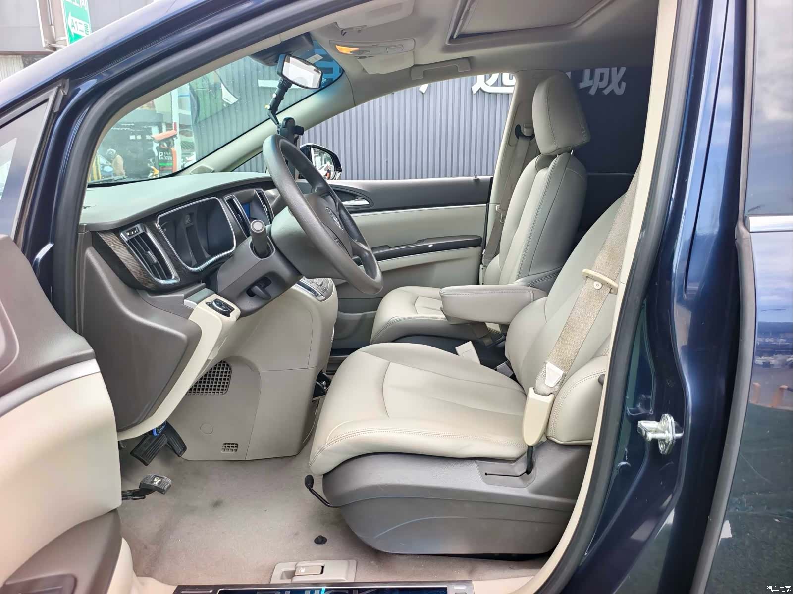 Buick GL8, 2011 10