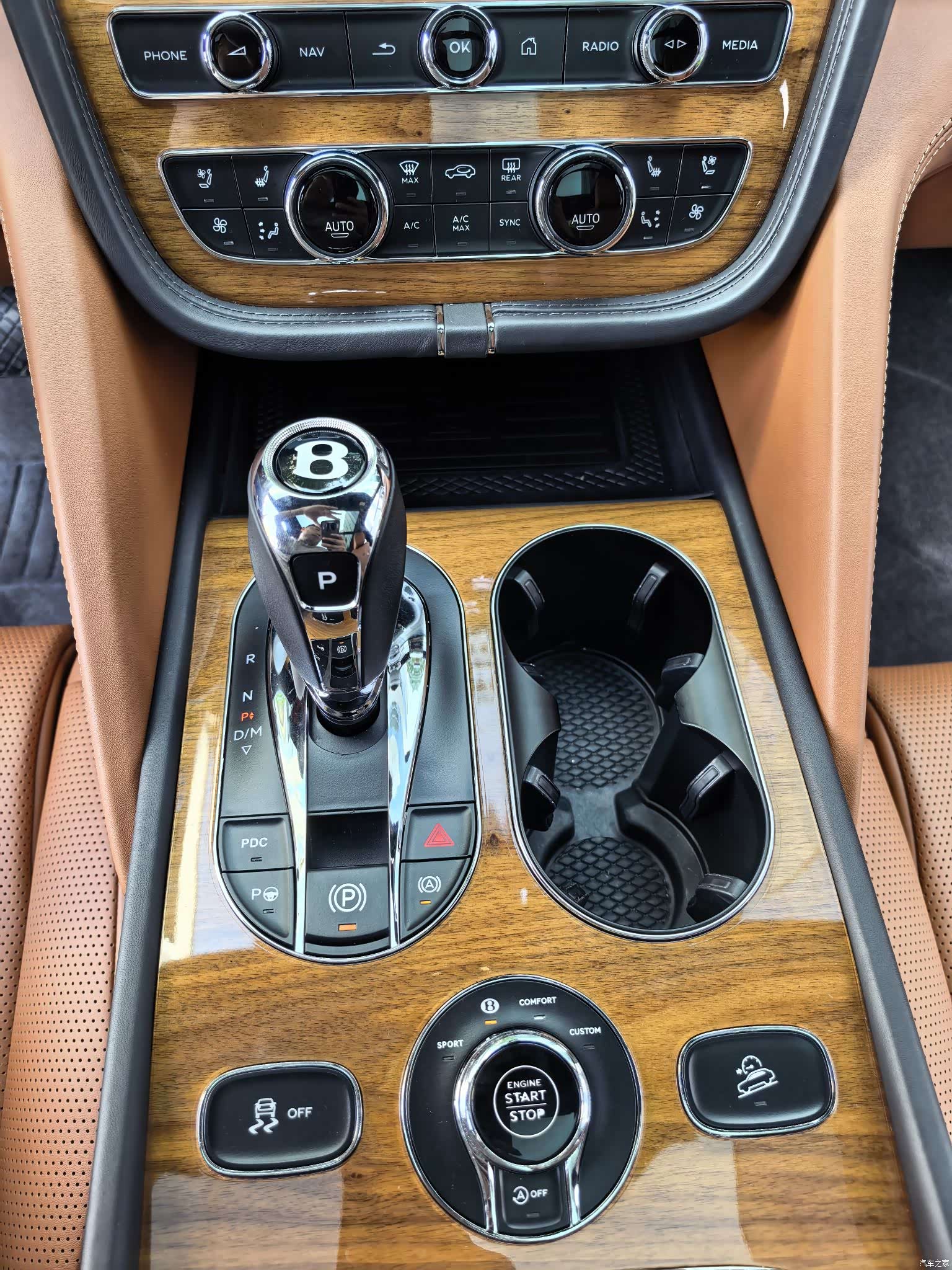 Bentley Bentayga, 2021 12