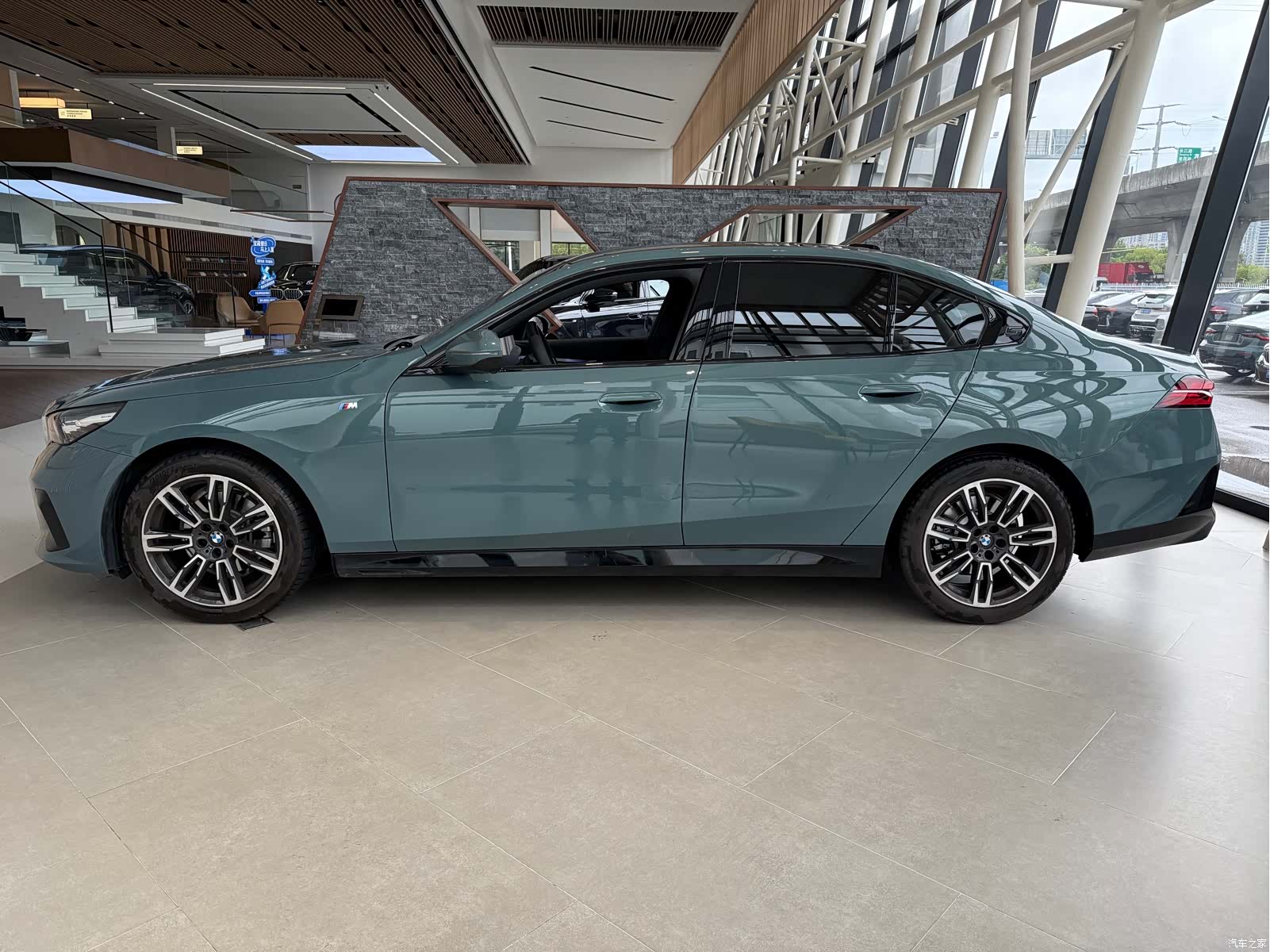 BMW 5 Series, 2026 2