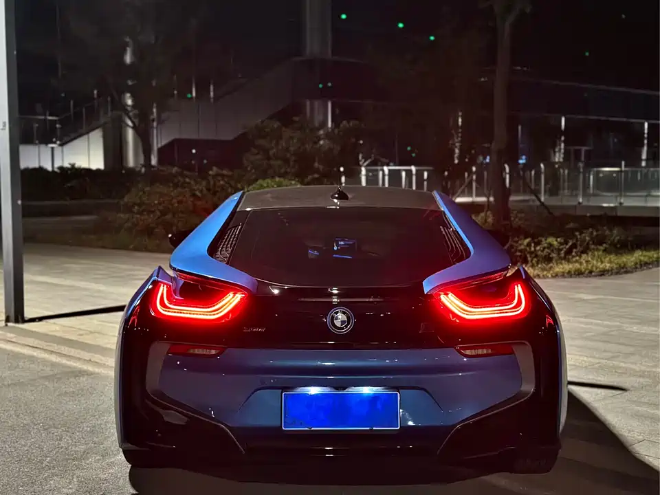 BMW i8