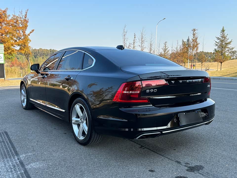 Volvo S90