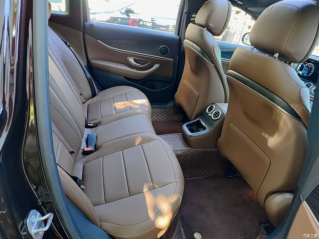 Mercedes-Benz E-Class, 2022 11