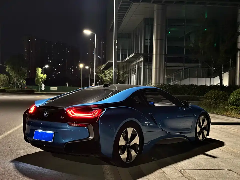 BMW i8