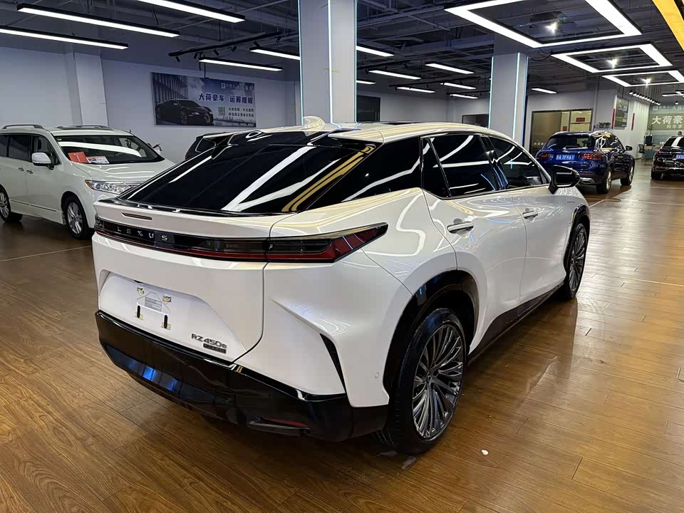 Lexus RZ