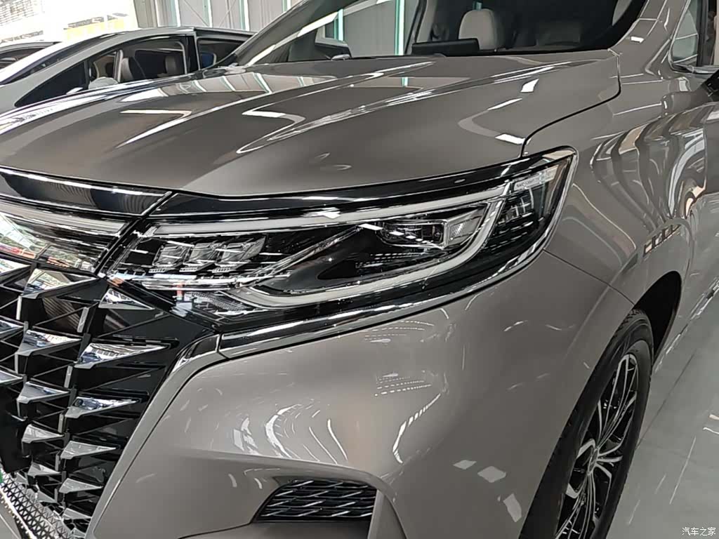 Roewe iMAX8, 2025 24