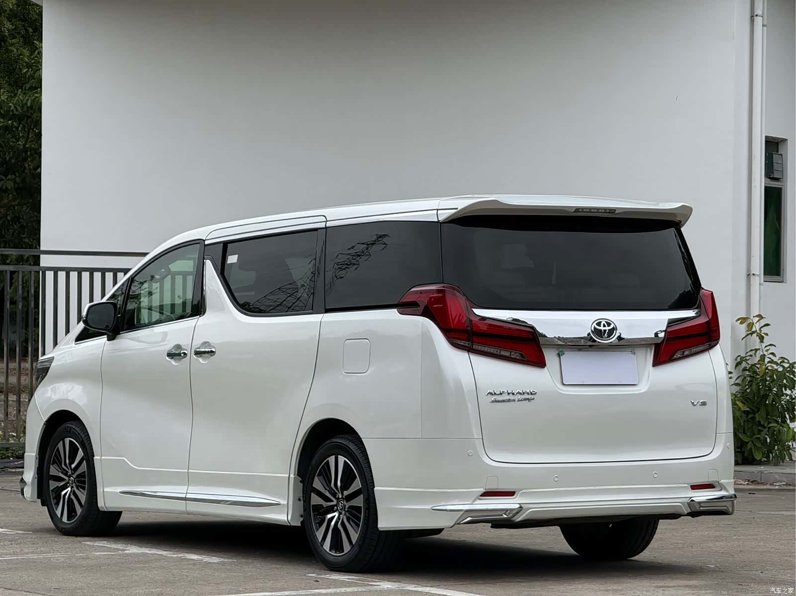 Toyota Alphard, 2018 11