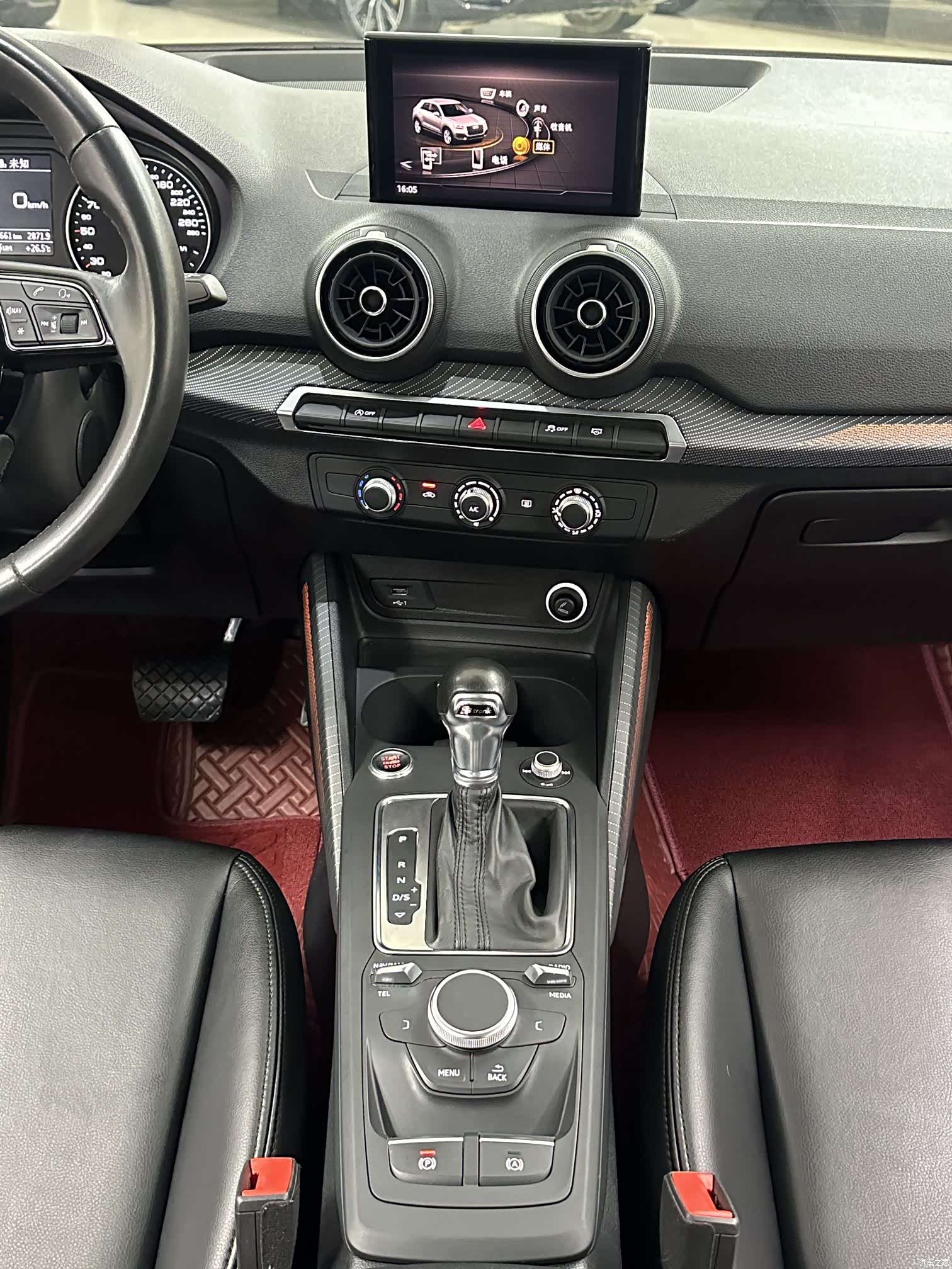 Audi Q2L, 2019 13