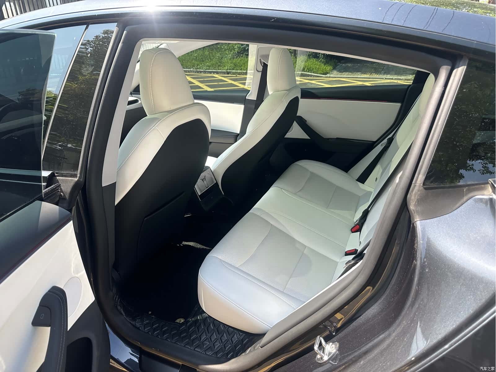 Tesla Model 3, 2025 7