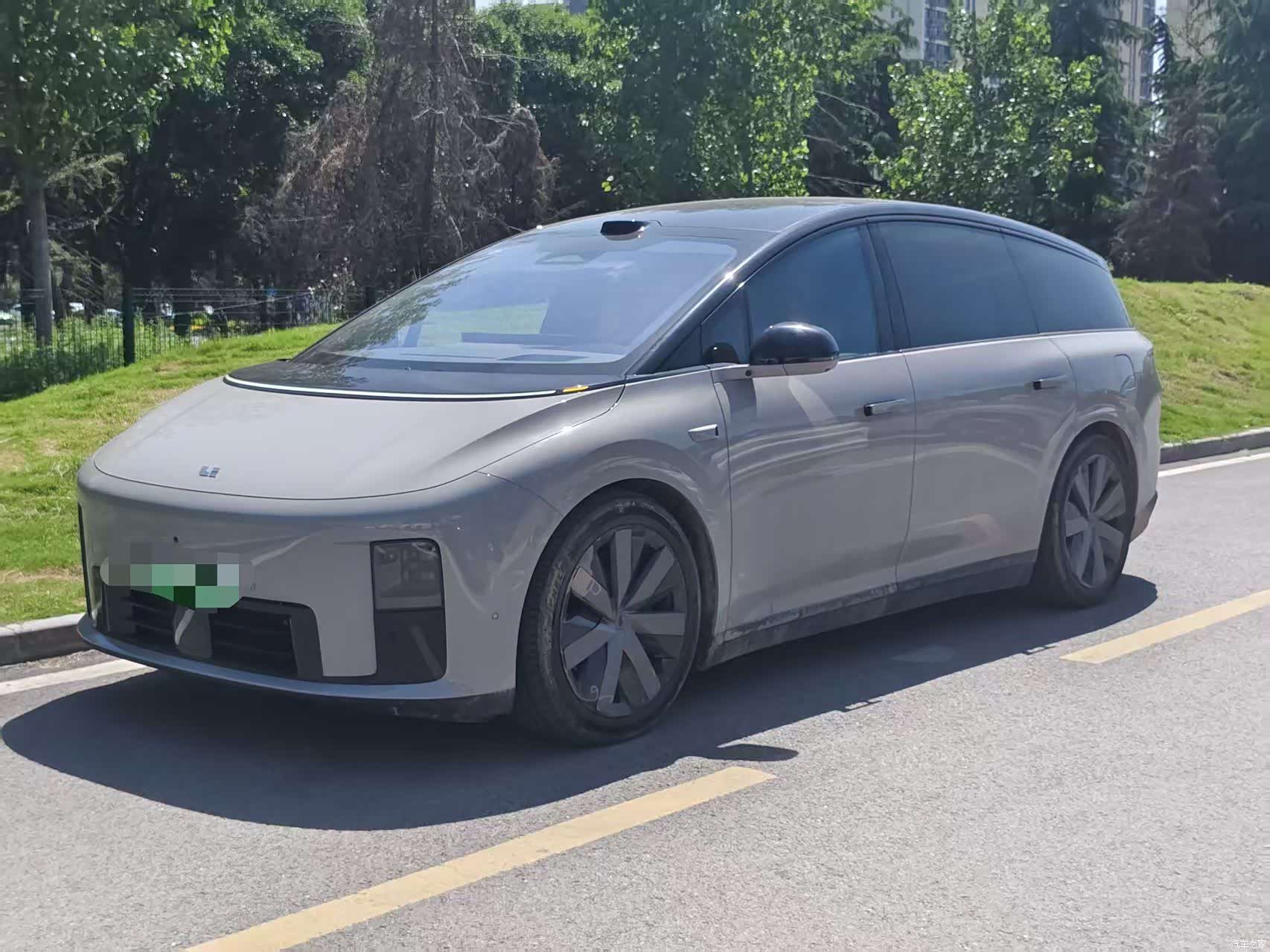 Li Auto i8, 2025 1
