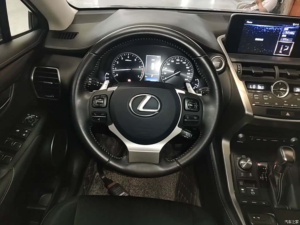 Lexus NX, 2018 11