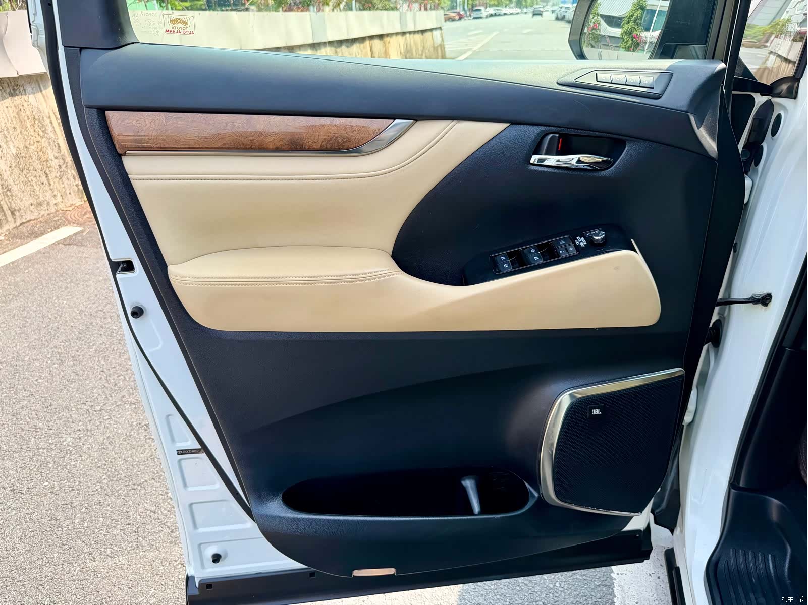Toyota Alphard, 2017 13