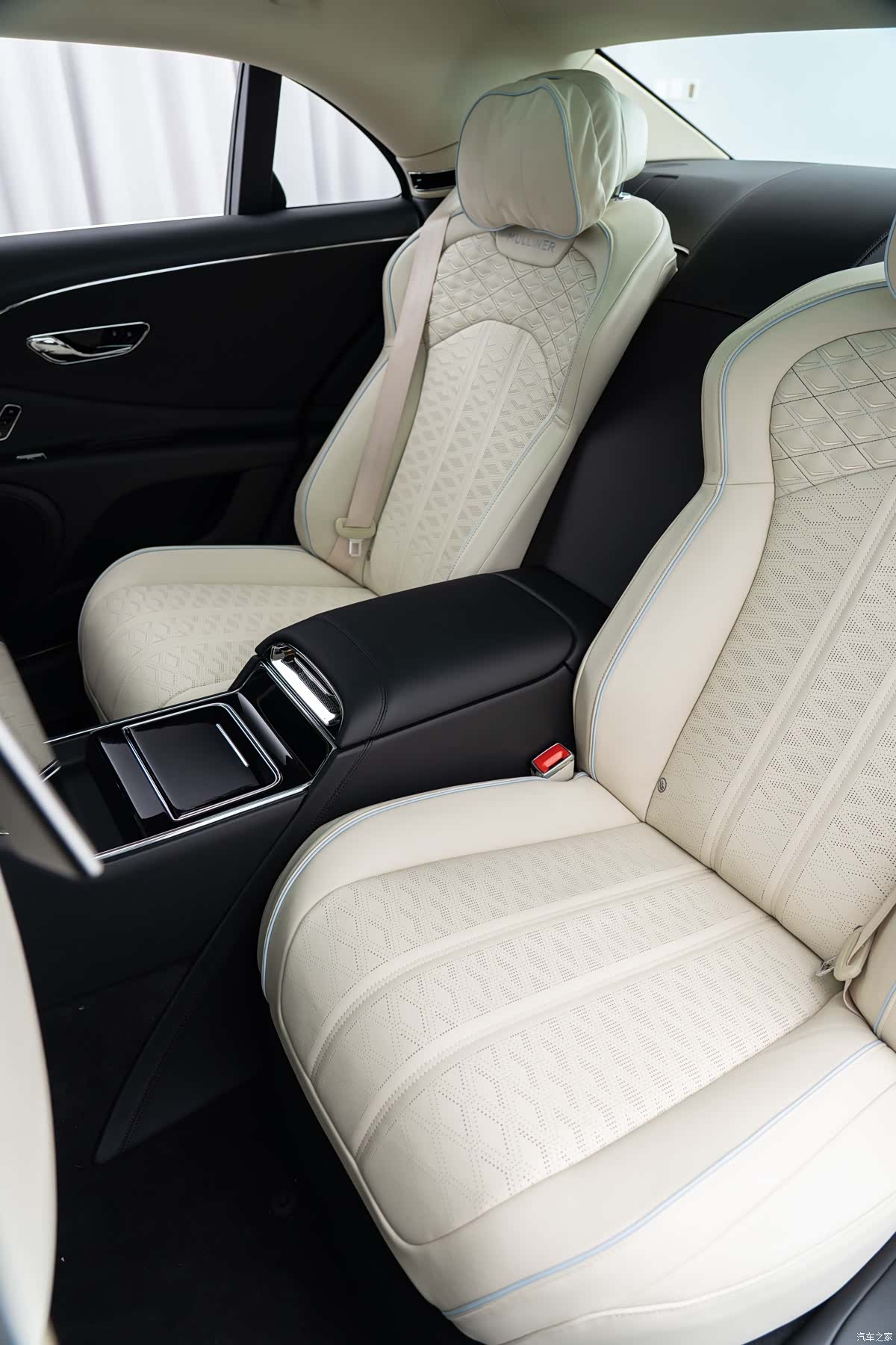 Bentley Flying Spur, 2024 18