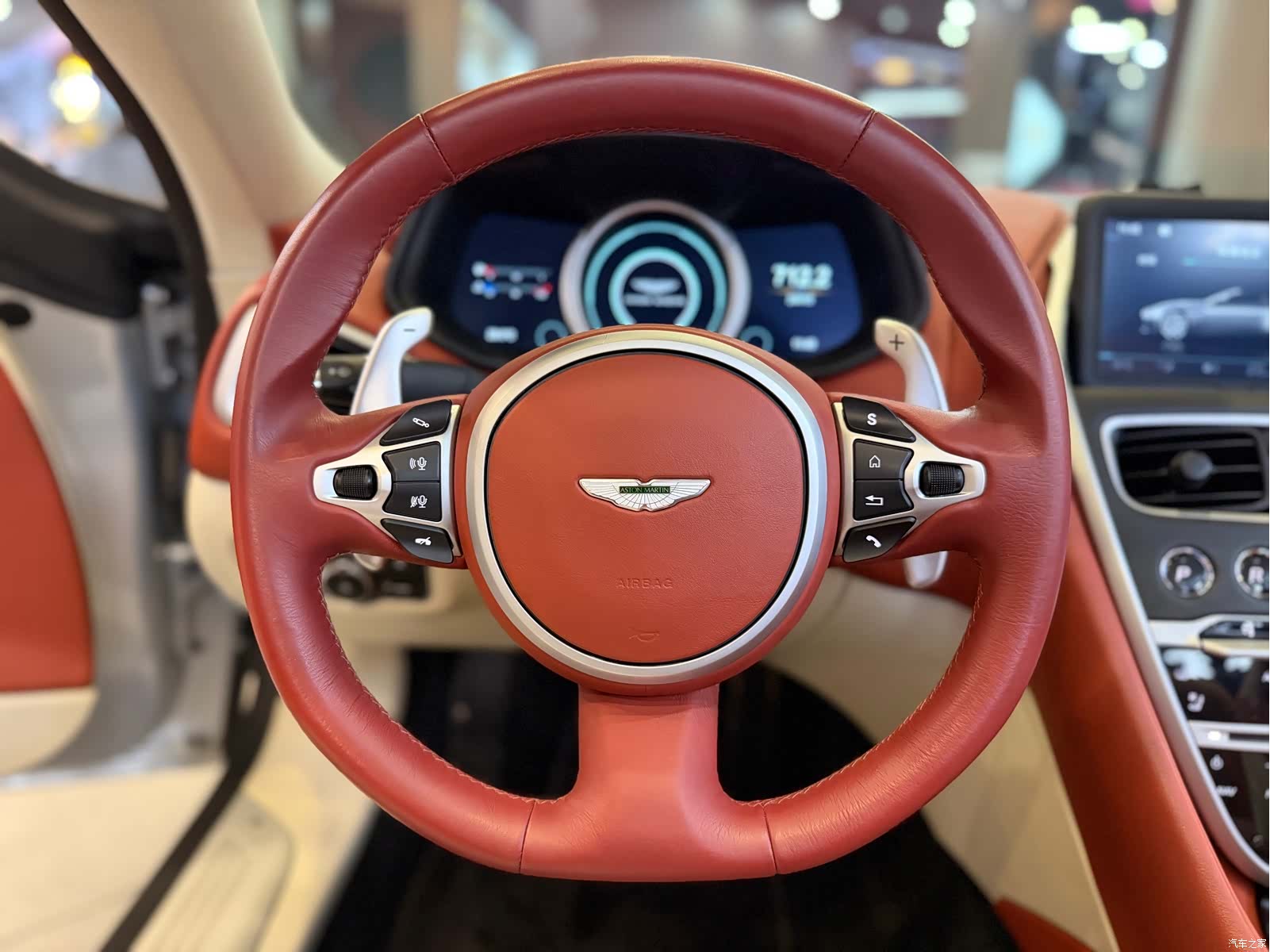 Aston Martin DB11, 2020 8
