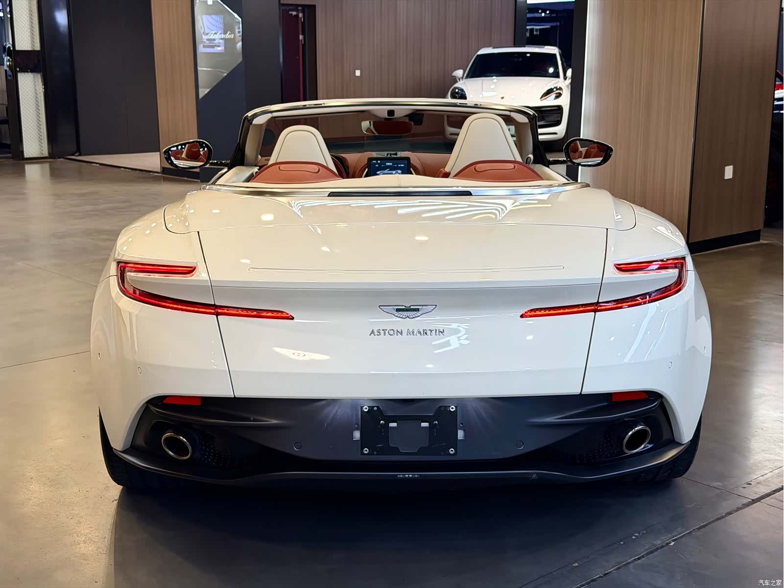 Aston Martin DB11, 2020 22