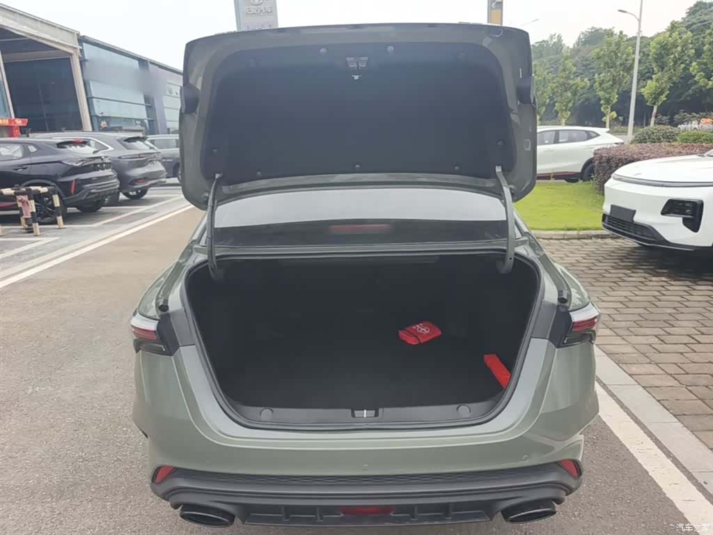 Geely Binray, 2022 19