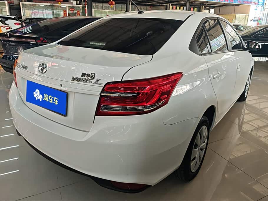 Toyota YARiS L to enjoy