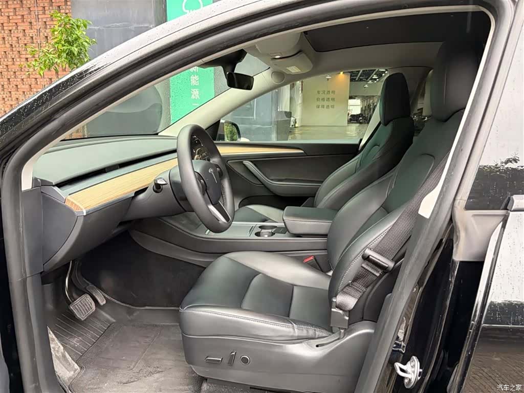 Tesla Model Y, 2022 4