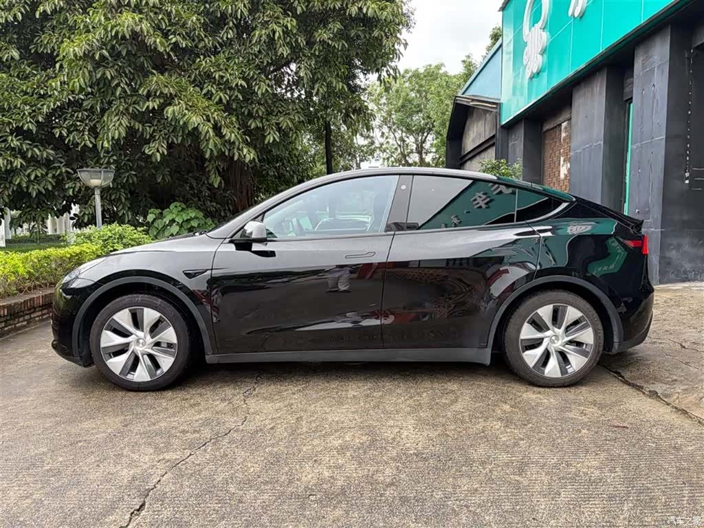 Tesla Model Y, 2022 11