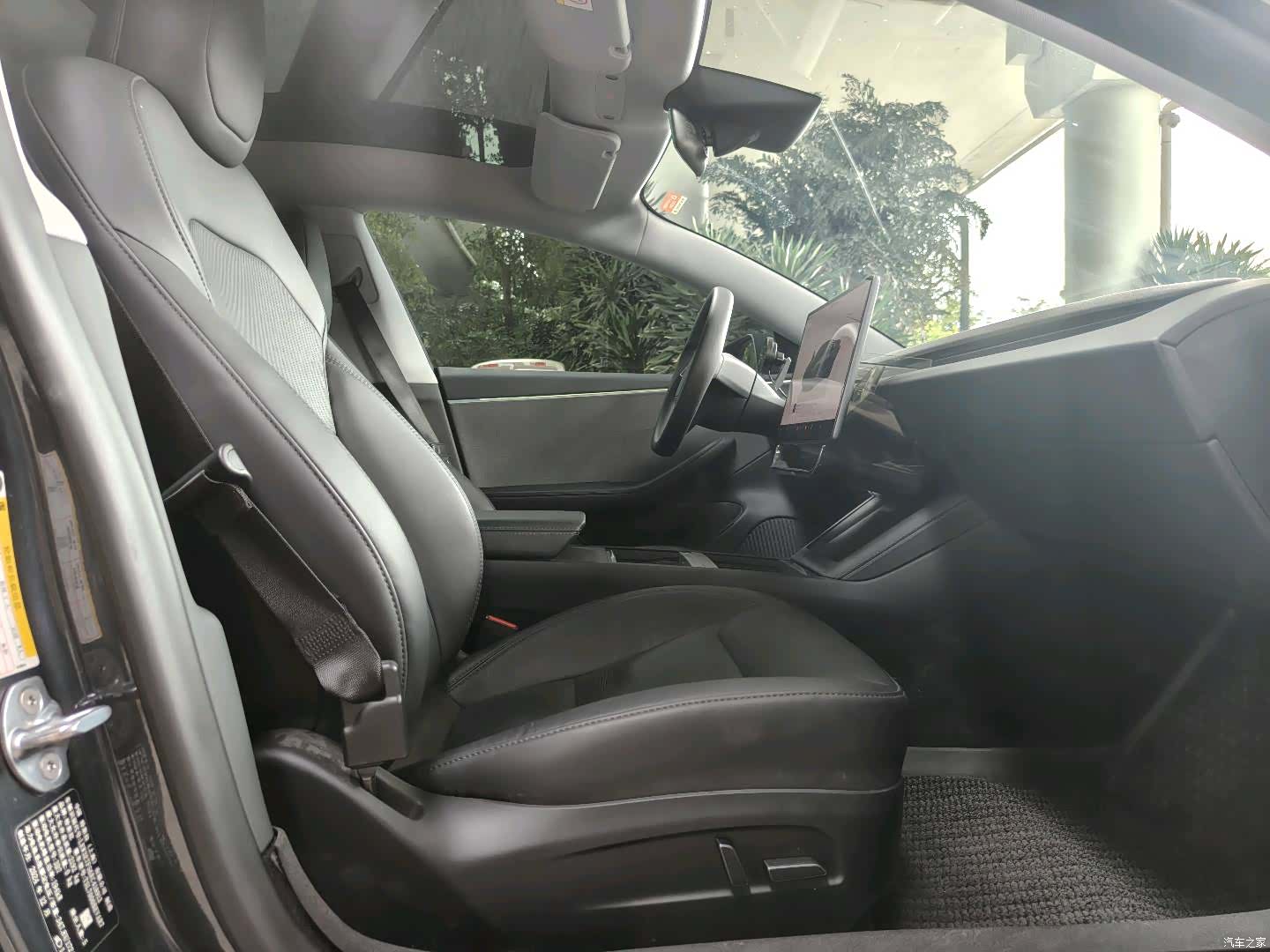 Tesla Model 3, 2025 16