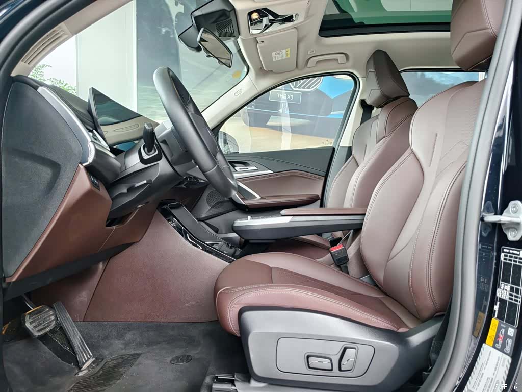 BMW iX1, 2025 14
