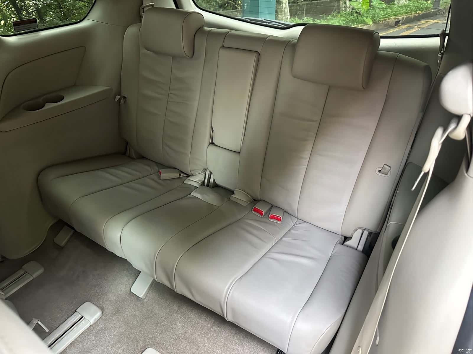Mazda 8, 2012 9
