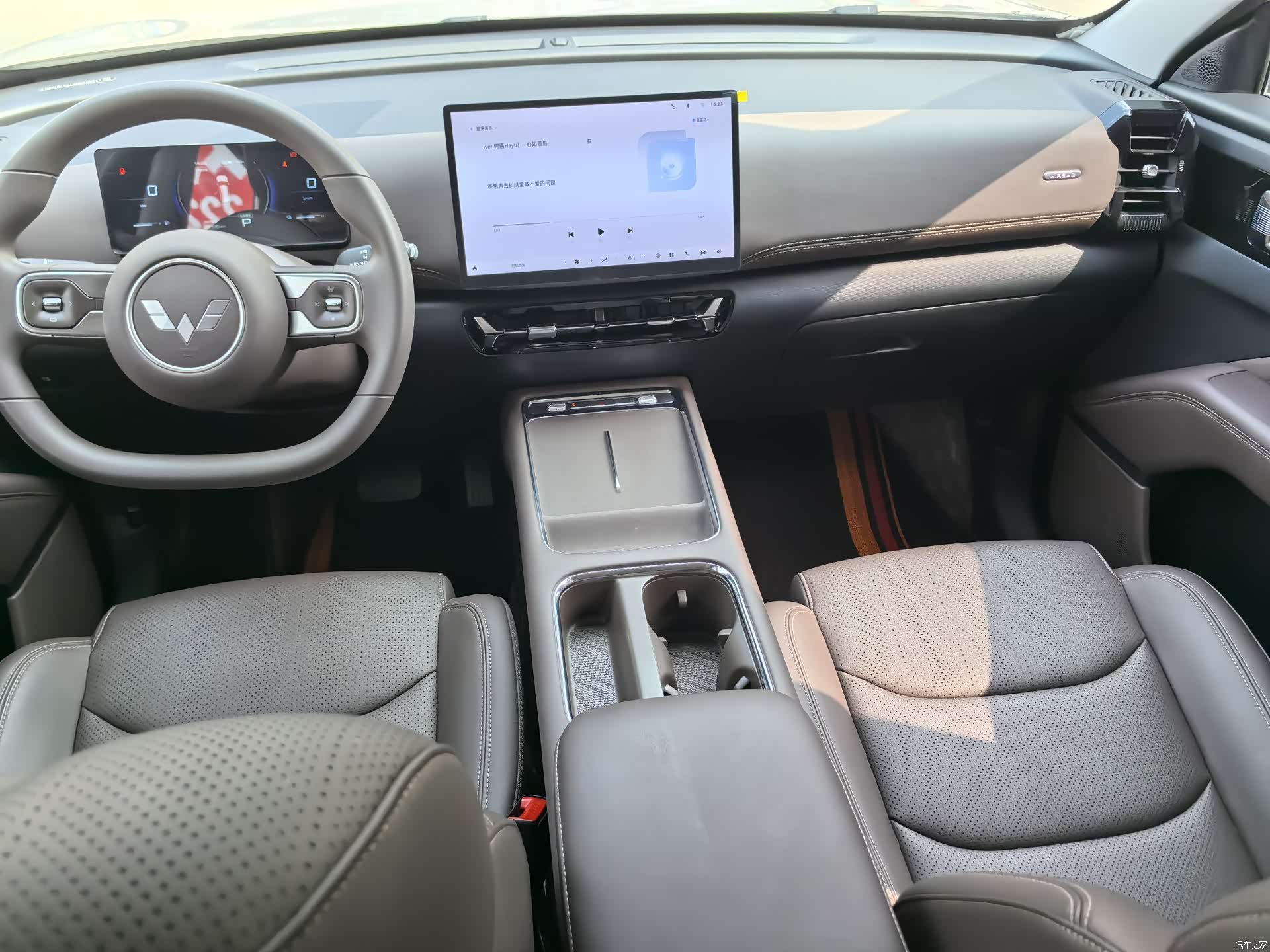 Wuling 560, 2025 9