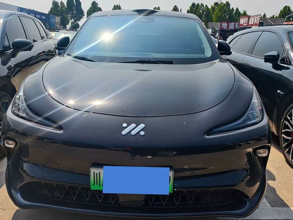 IM Motors Zhiji LS6 IM Motors Zhiji LS6