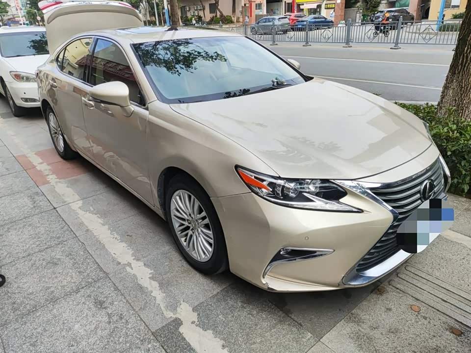 Lexus ES