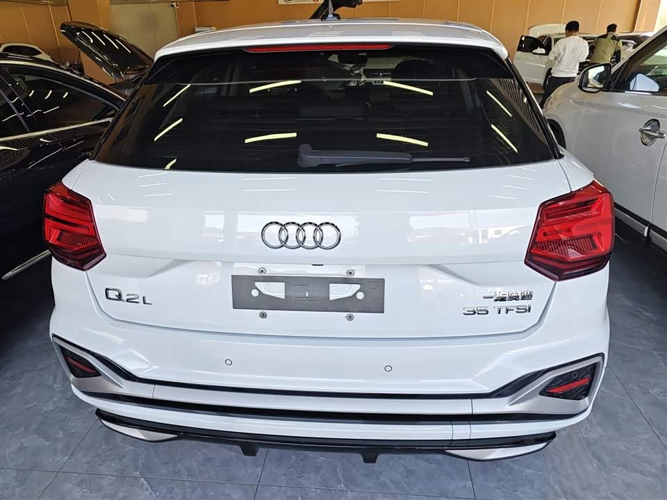 Audi Q2L