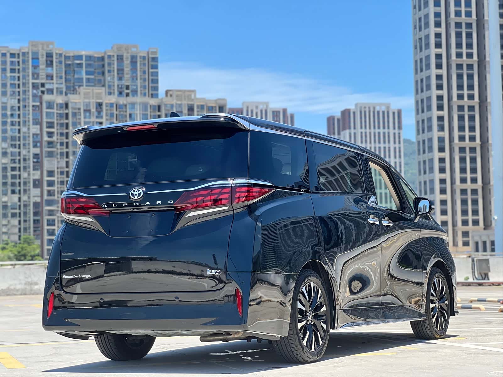 Toyota Alphard, 2024 11