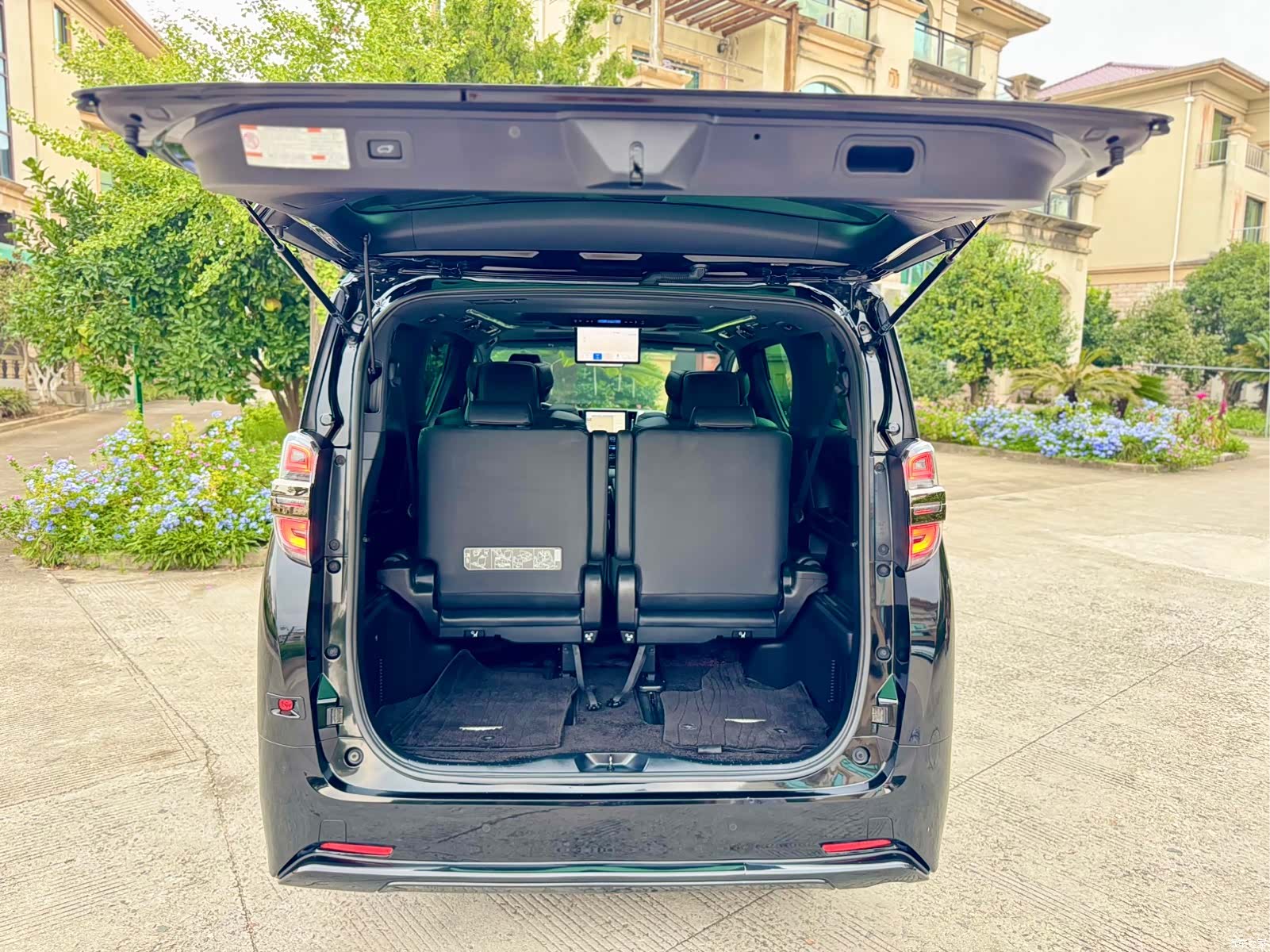 Toyota Vellfire, 2023 21