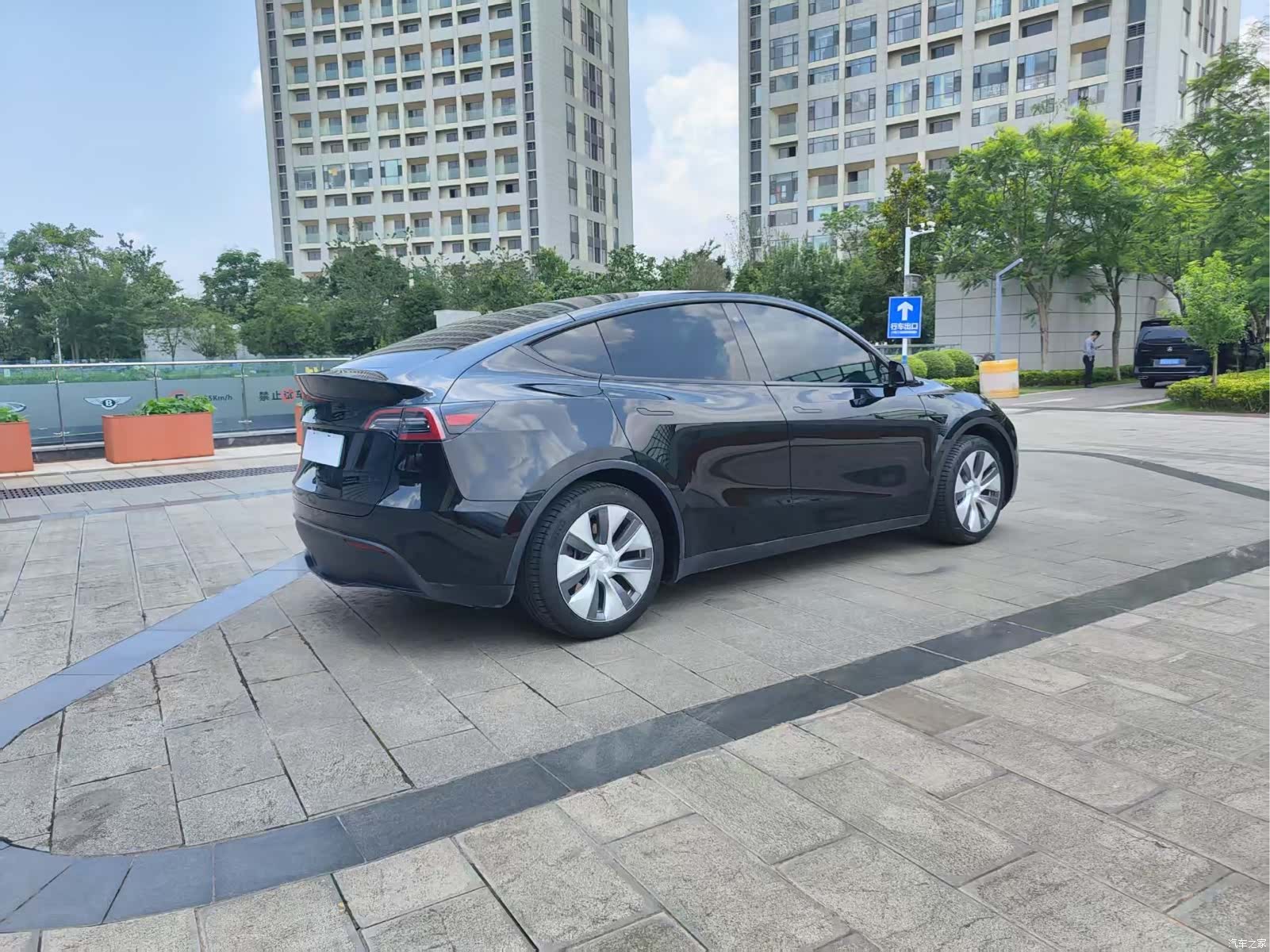 Tesla Model Y, 2023 14