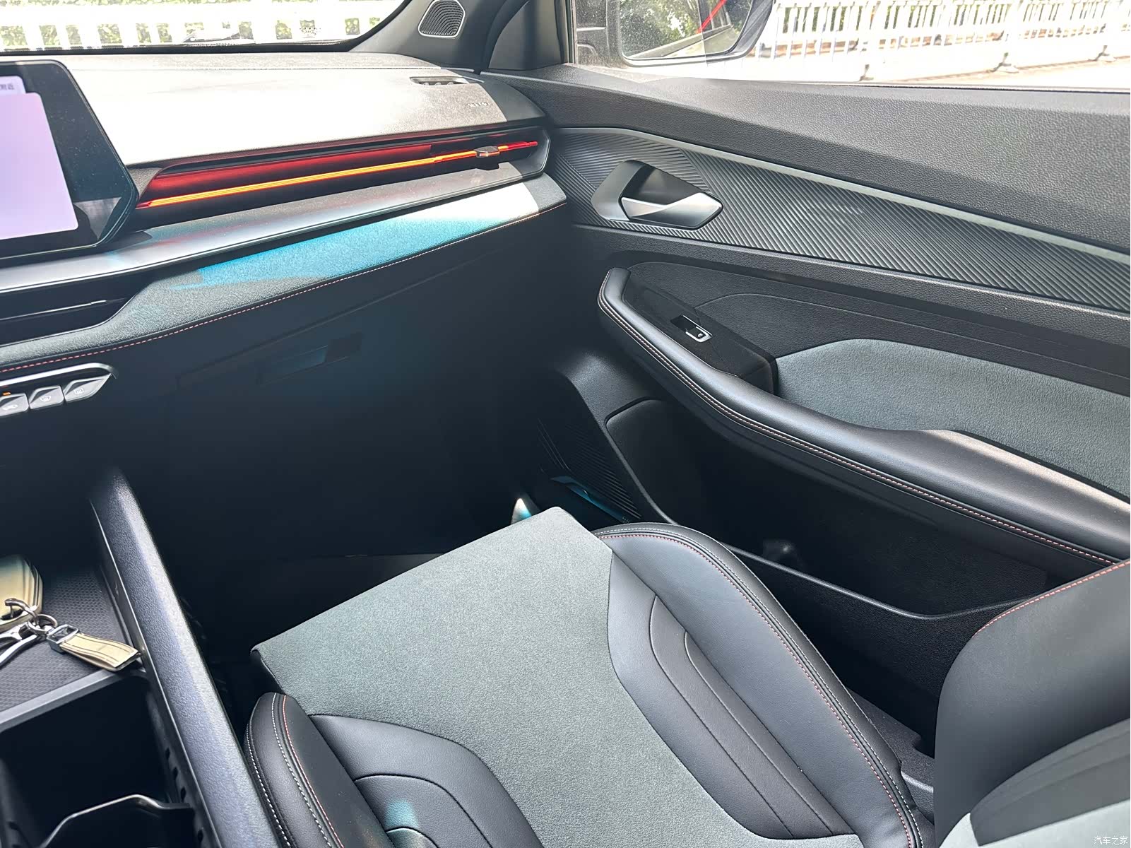 Geely Binray, 2022 14
