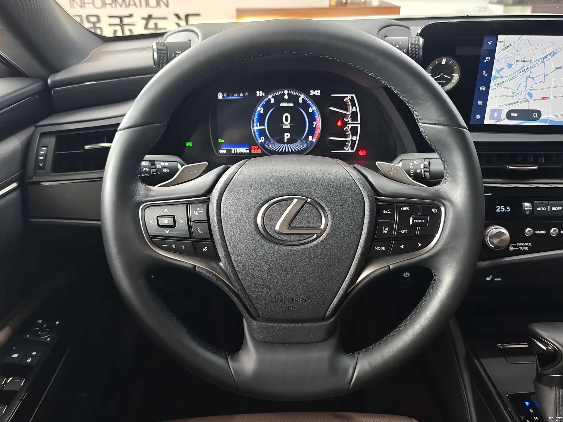 Lexus ES, 2024 9