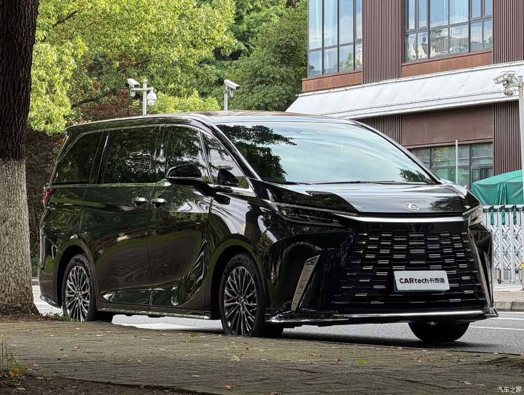 Lexus LM, 2024 27