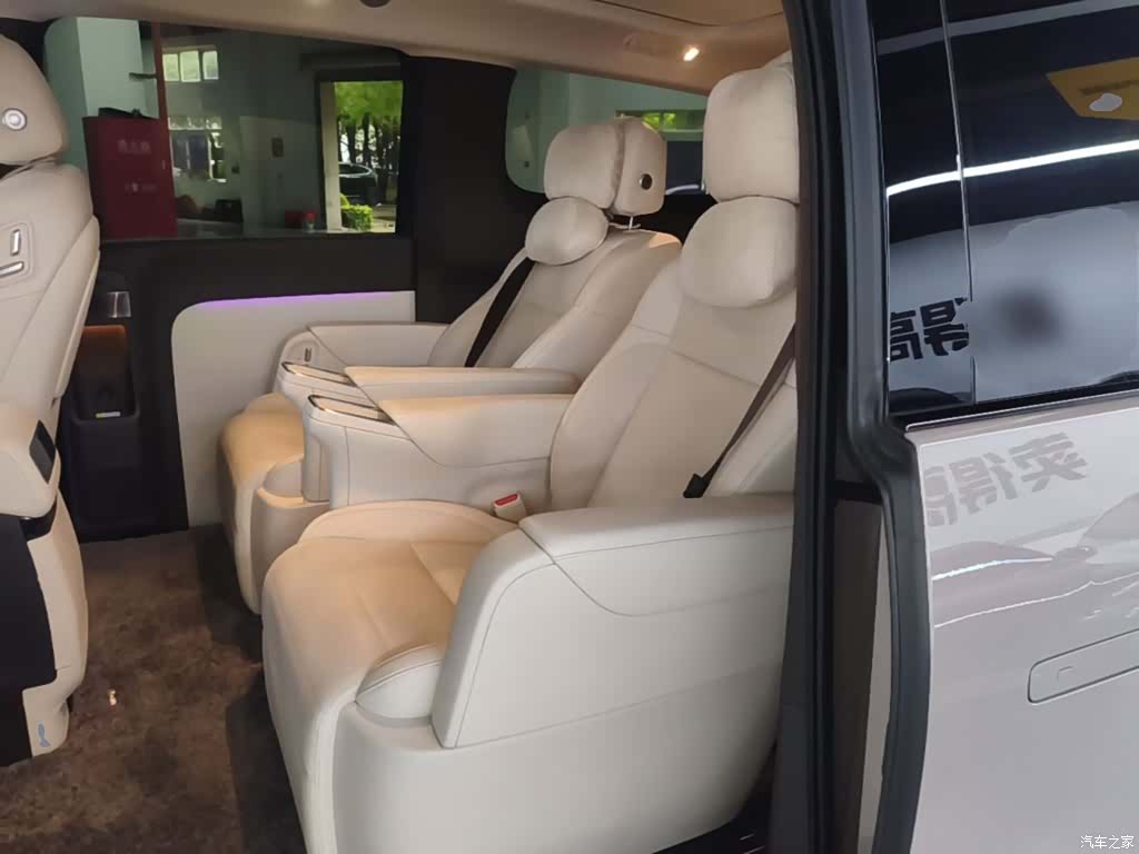 Li Auto MEGA, 2025 13