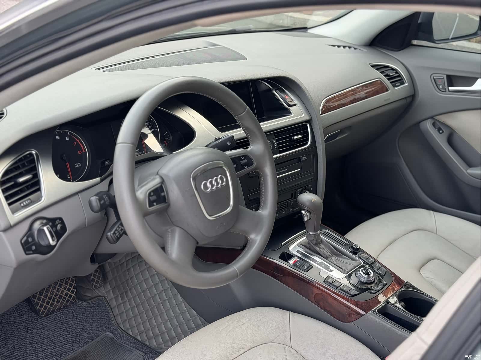 Audi A4L, 2010 13