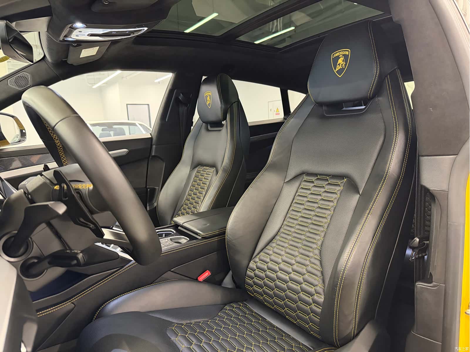 Lamborghini Urus, 2019 все фото