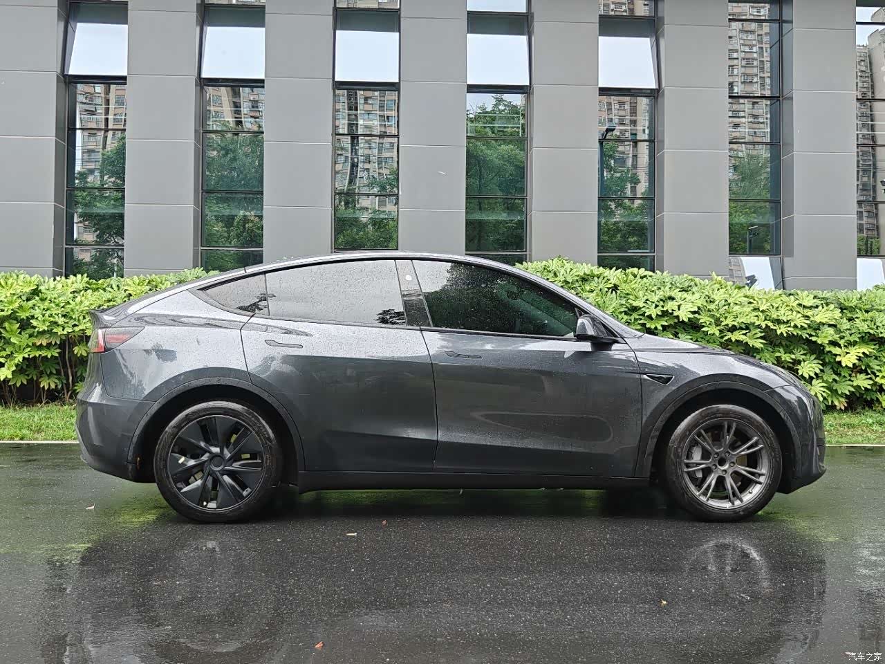Tesla Model Y, 2024 7