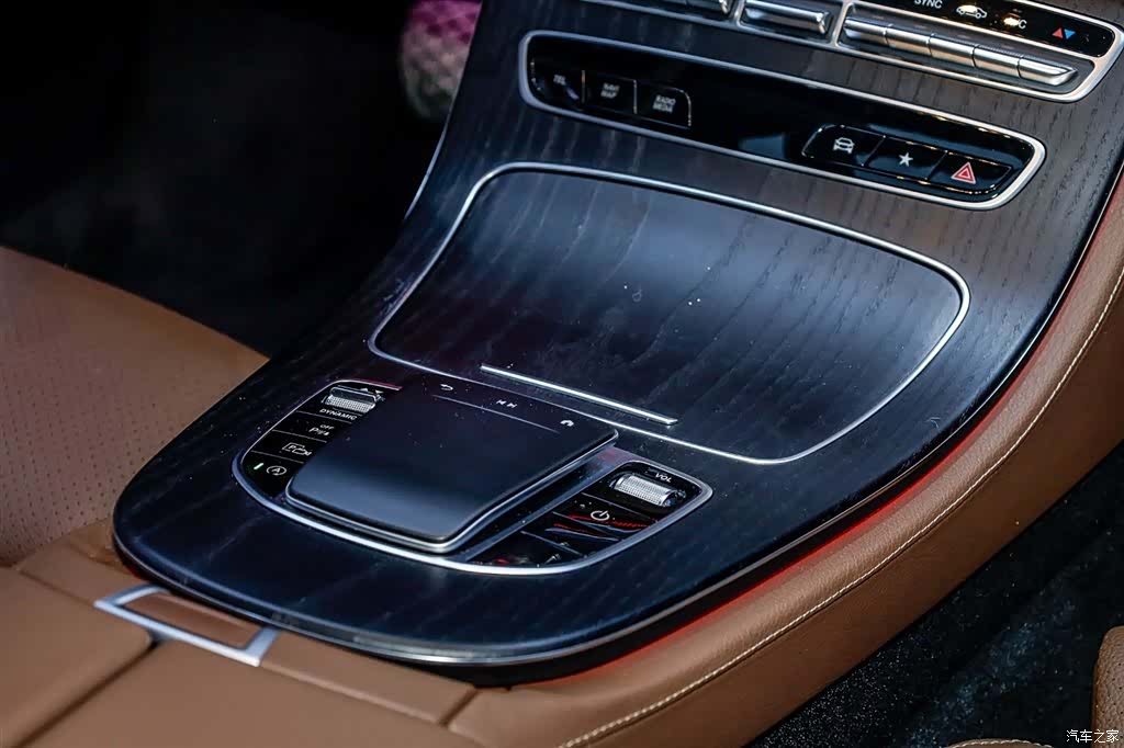 Mercedes-Benz E-Class, 2023 14