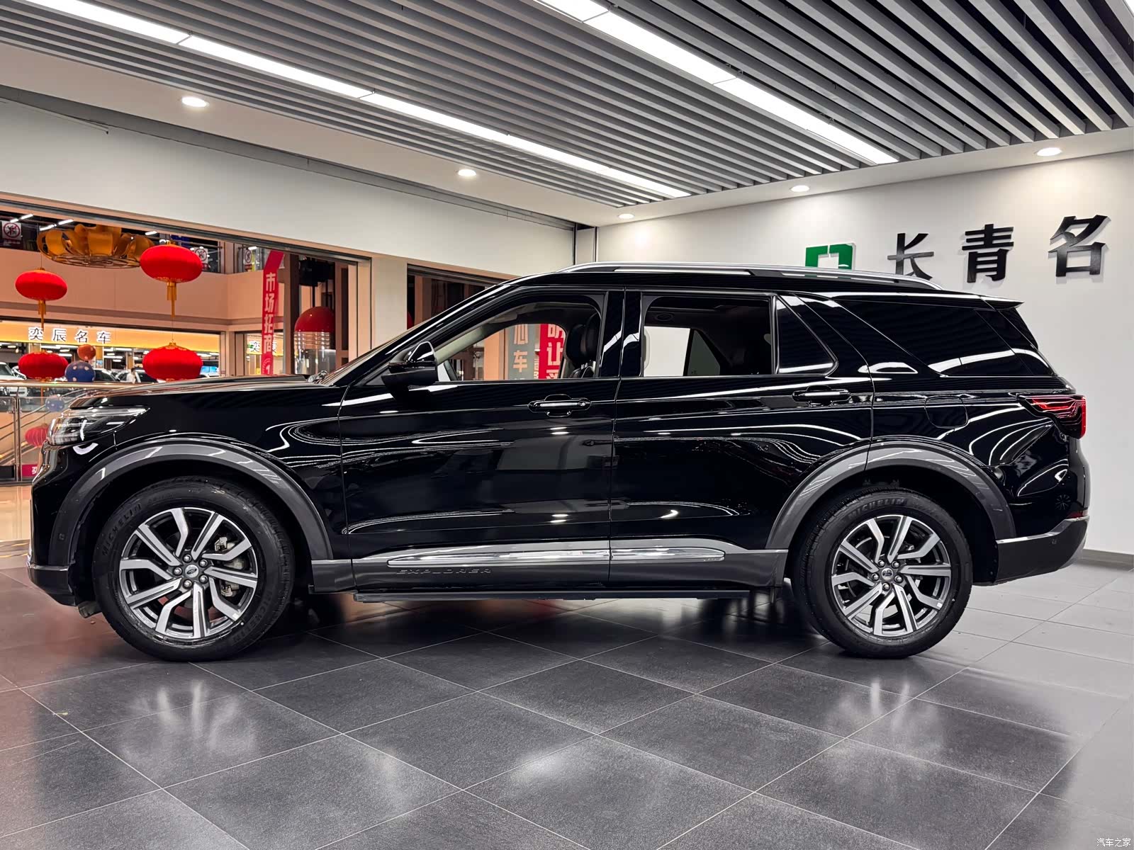 Ford Explorer, 2023 3