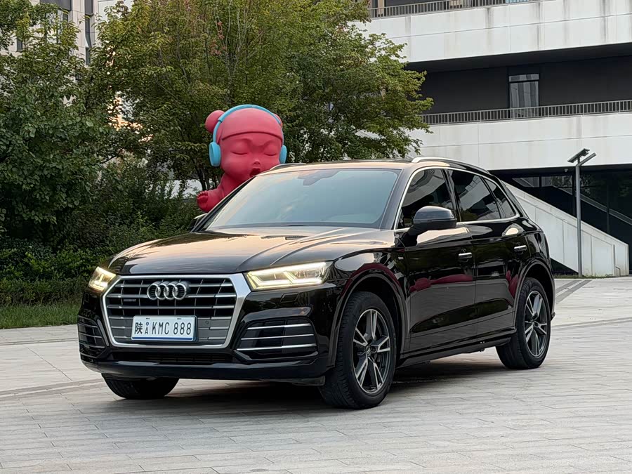 Audi Q5L 2019, фото 1