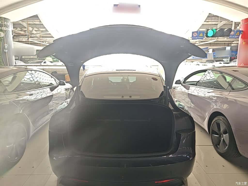 Tesla Model 3, 2025 19