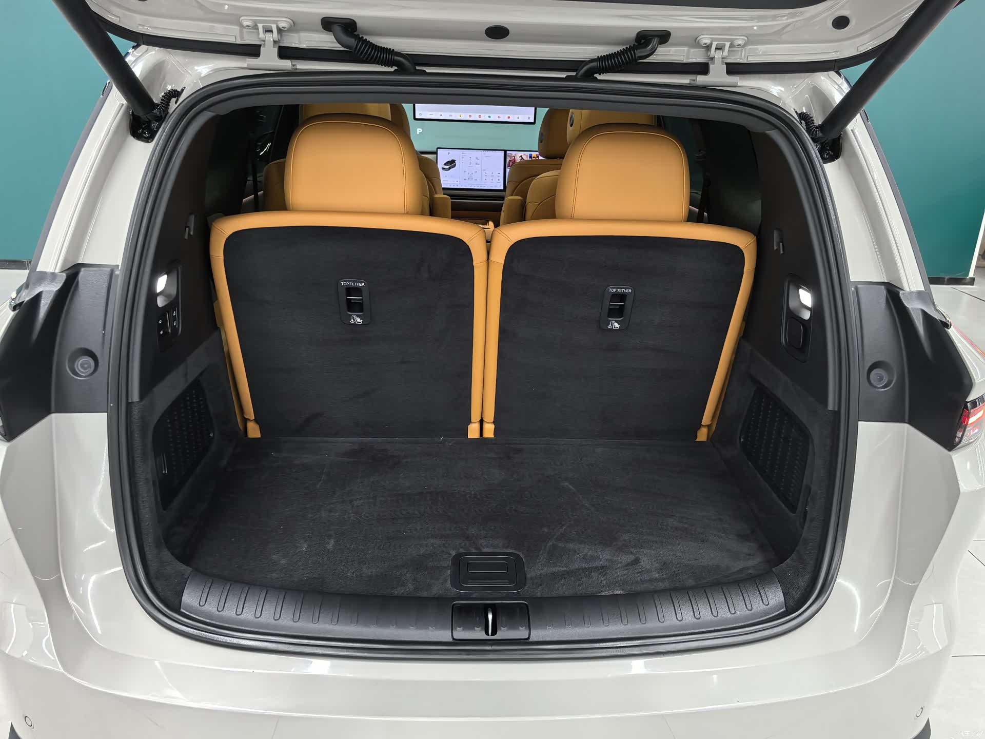 Li Auto i8, 2025 12