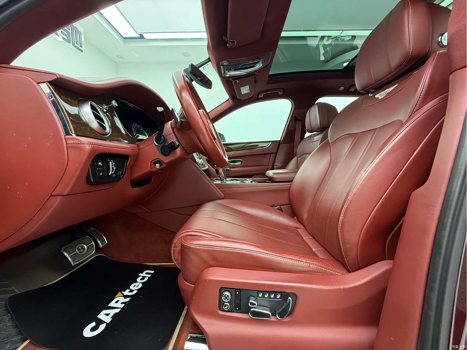 Bentley Bentayga, 2018 11