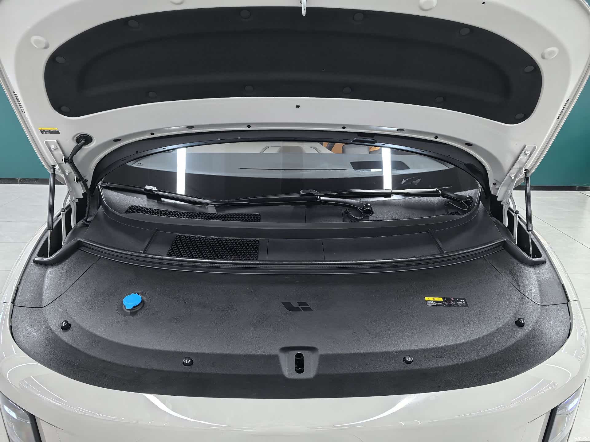 Li Auto i8, 2025 4