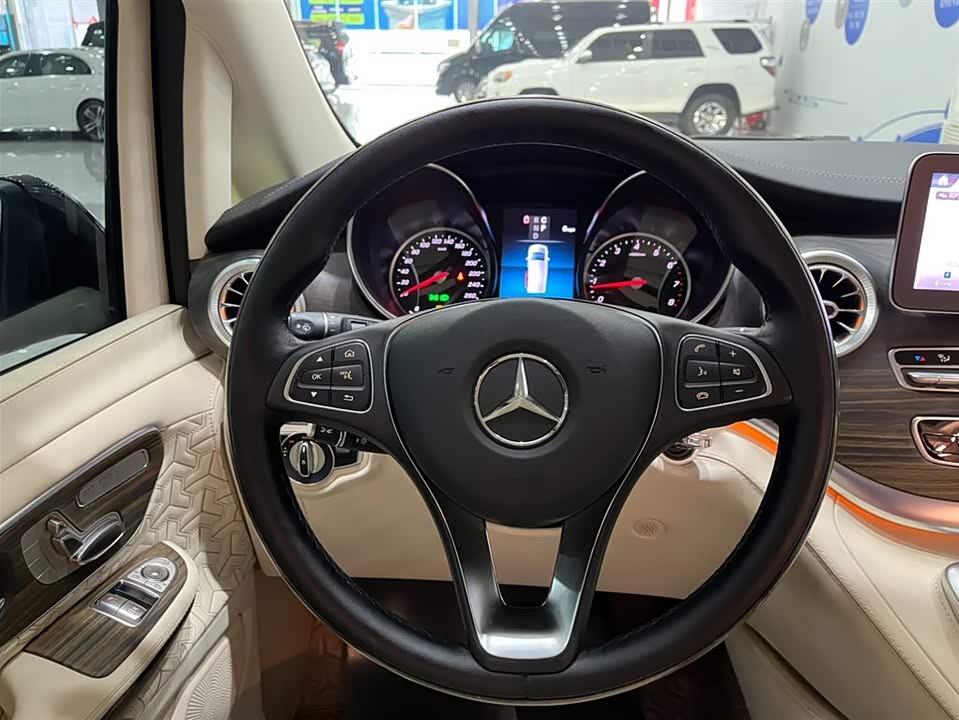 Mercedes-Benz V-class