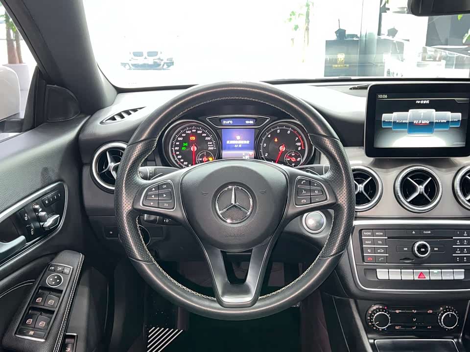 Mercedes-Benz CLA