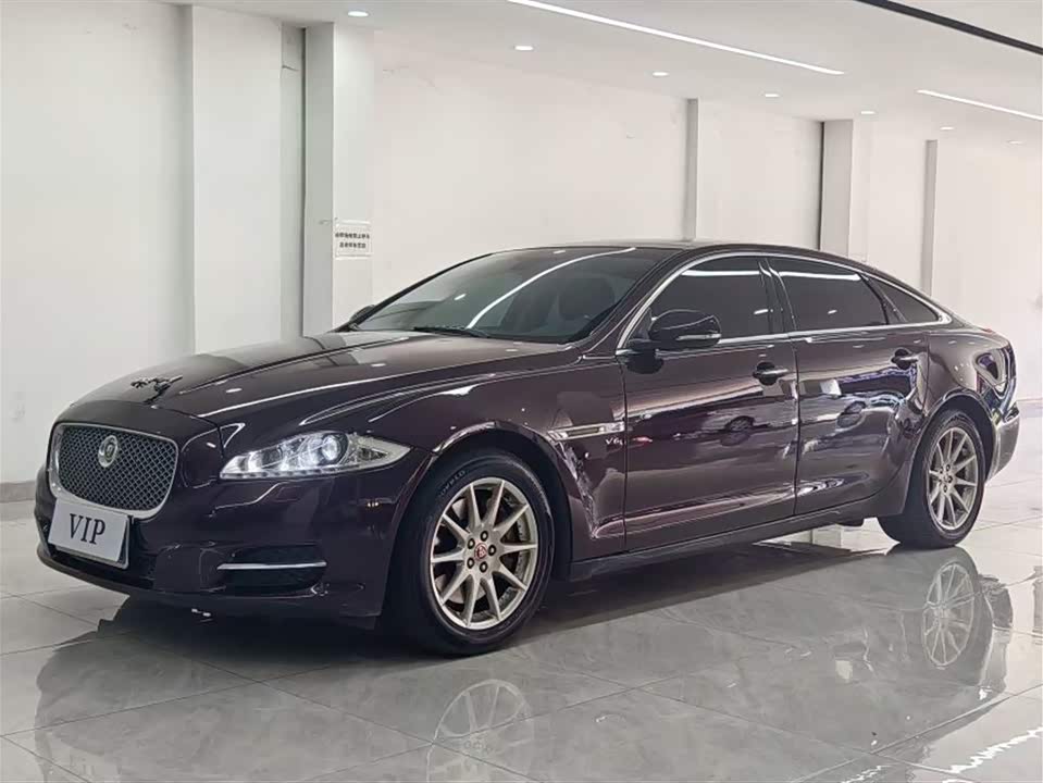 Jaguar XJ