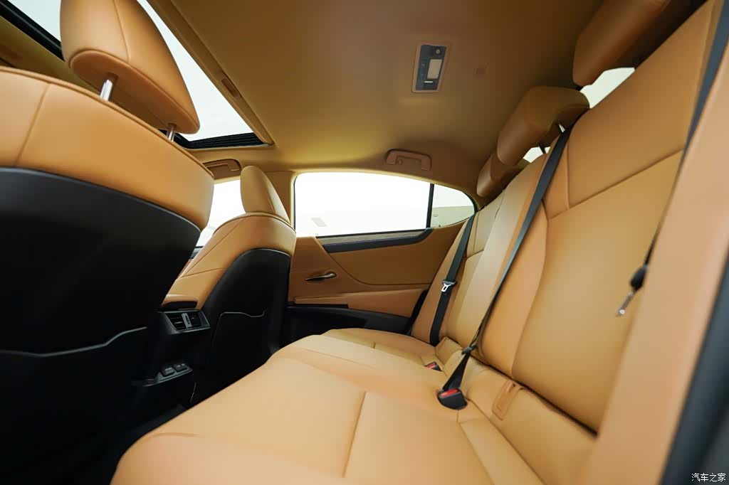 Lexus ES, 2026 21